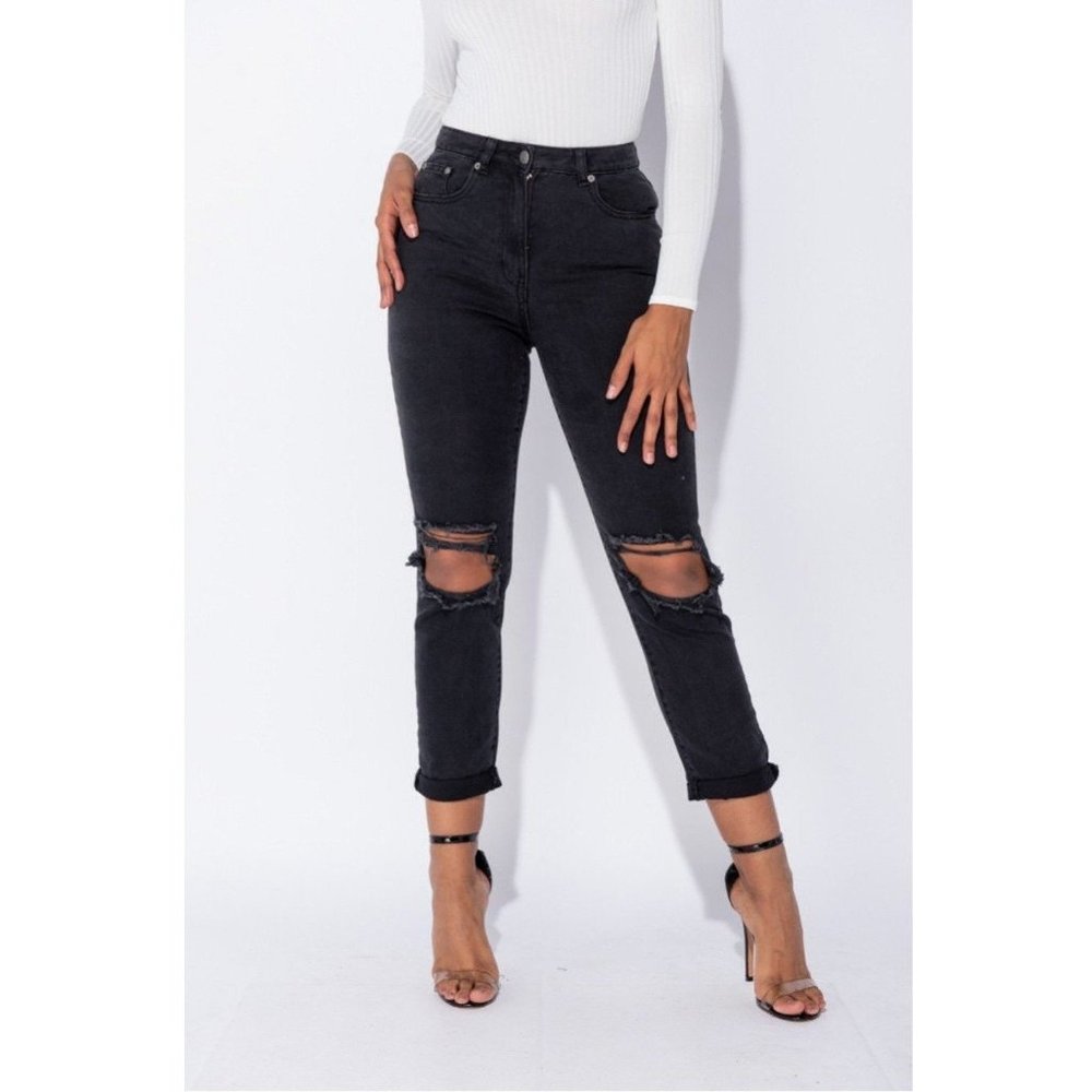 DISTRESSED BLACK BOYFRIEND JEANS